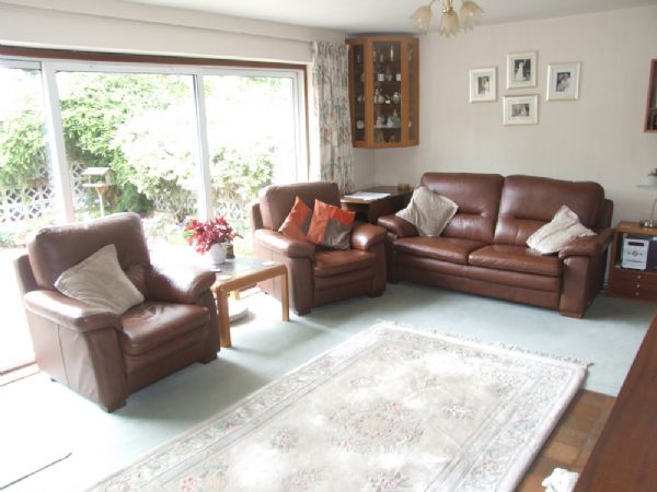 Michael Anthony Hemel Hempstead - BOXMOOR - LOUNGE